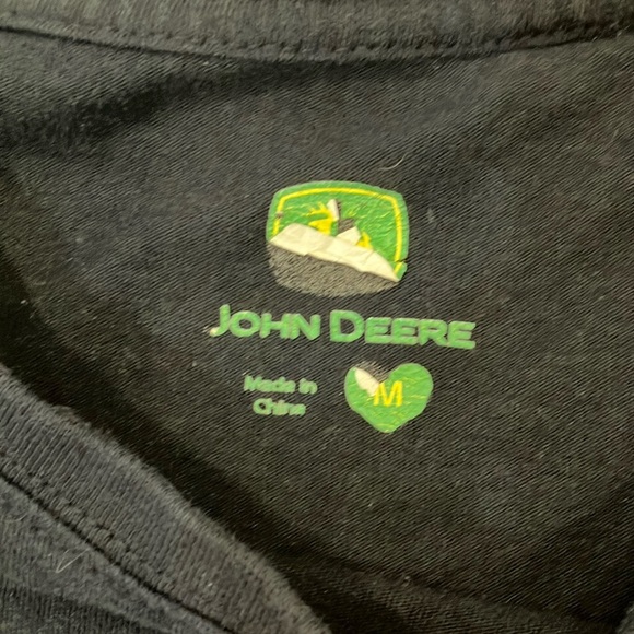 John Deere medium women’s Black T-Shirt with buck - Picture 2 of 9